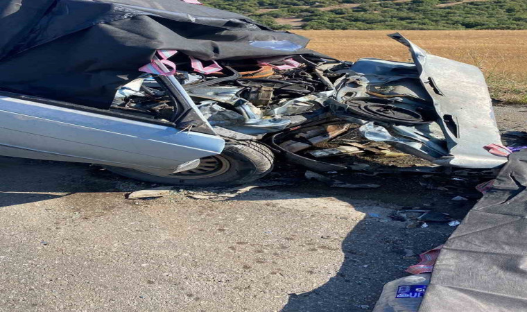Çanakkale’de iki araç kafa kafaya çarpıştı: 2 ölü