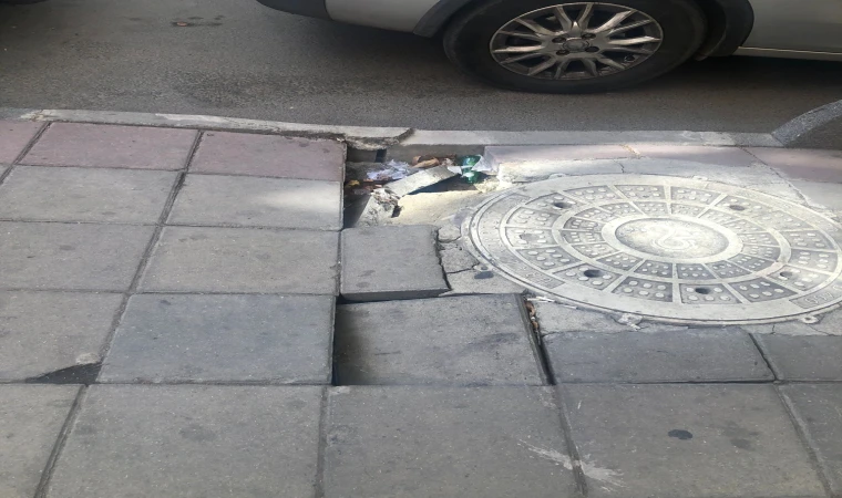 Çöken Kaldırımlar Aylardır Yapılmıyor
