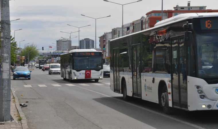 Vatandaşlar Otobüslere Ücretsiz Bindi