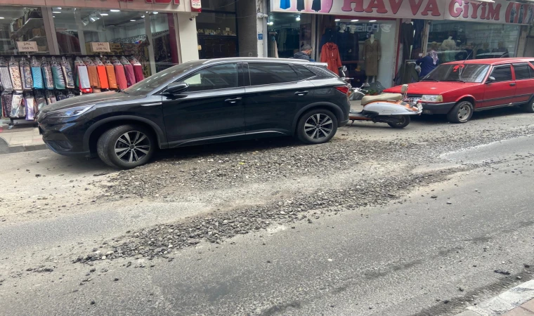 Yoldaki Çakıl Taşları Tehlike Yaratıyor