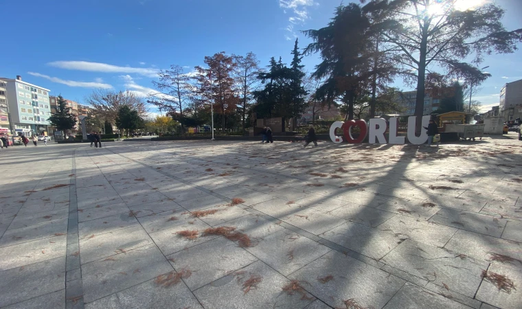 ATATÜRK MEYDANI’NDAKİ BU GÖRÜNTÜ TEPKİ ÇEKTİ