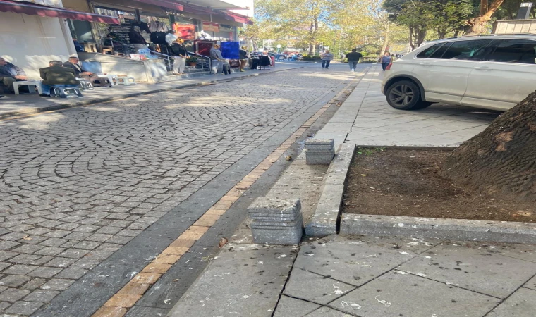 Kuş Pislikleri Tepki Çekiyor