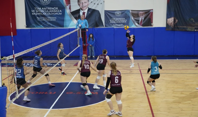 ÇBSK Hem Basketbolda Hem de Voleybolda Kazandı