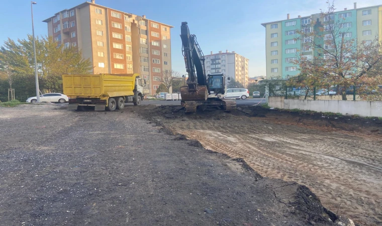 Okul Önündeki Yolda Düzenleme Yapılıyor