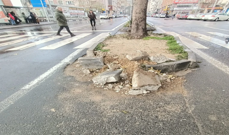 Atatürk Bulvarı’ndaki Refüj Tepki Çekiyor