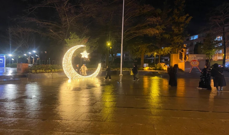 Çorlu’da Meydanlar Ramazan Işıklarıyla Aydınlandı