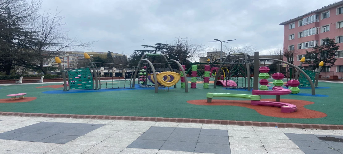 Kafe Ve Parklarda Sessizlik Hakim