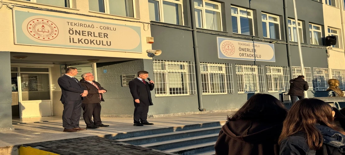 Kaymakam Erten, Bayrak Törenine Katıldı