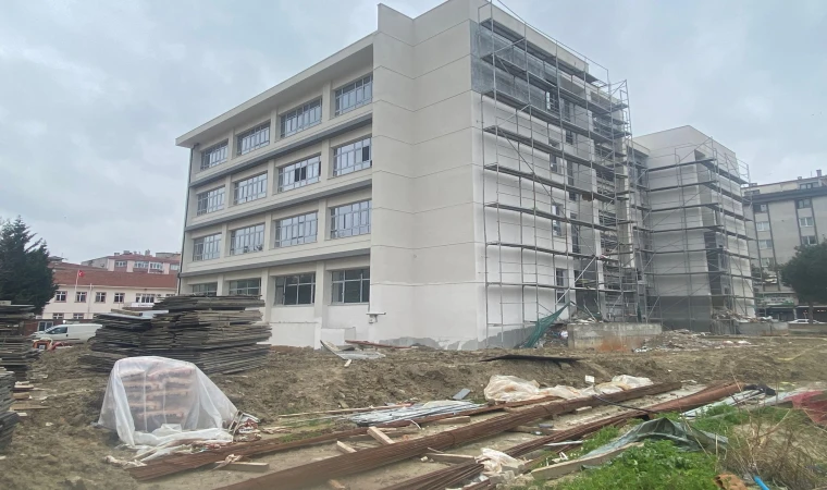 Okulun Dış Cephesi De Kaplanıyor