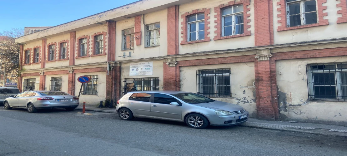 Tarihi Binadaki Görüntüler Dikkat Çekiyor