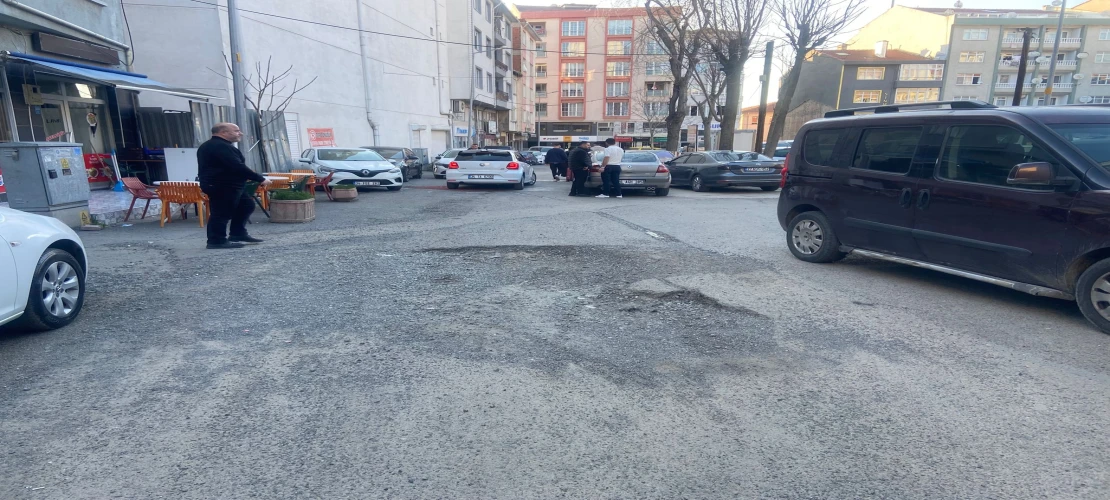 Derinleşen Çukuru Belediye Görmüyor Mu?