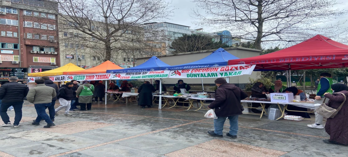 İHH Gazze İçin Hayır Çarşısı Kurdu