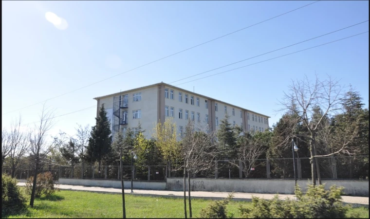 İki Yıldır Yıkılmayı Bekliyor!