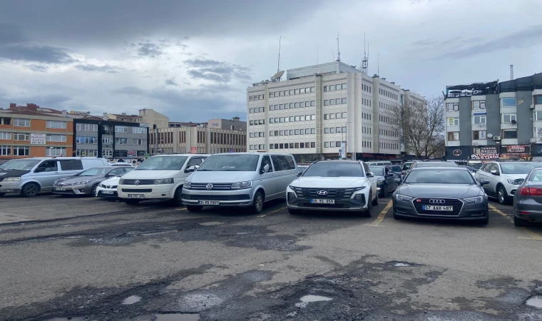 Ücretli Otopark Yine Delik Deşik