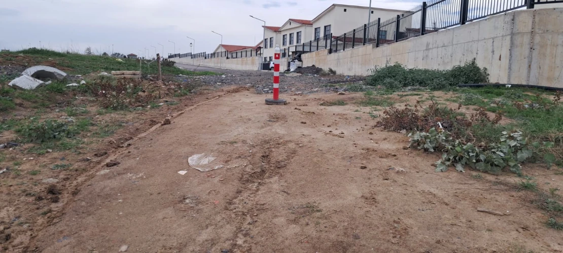 OKUL YOLUNDAKİ SORUNU BÜYÜKŞEHİR GÖRMÜYOR!