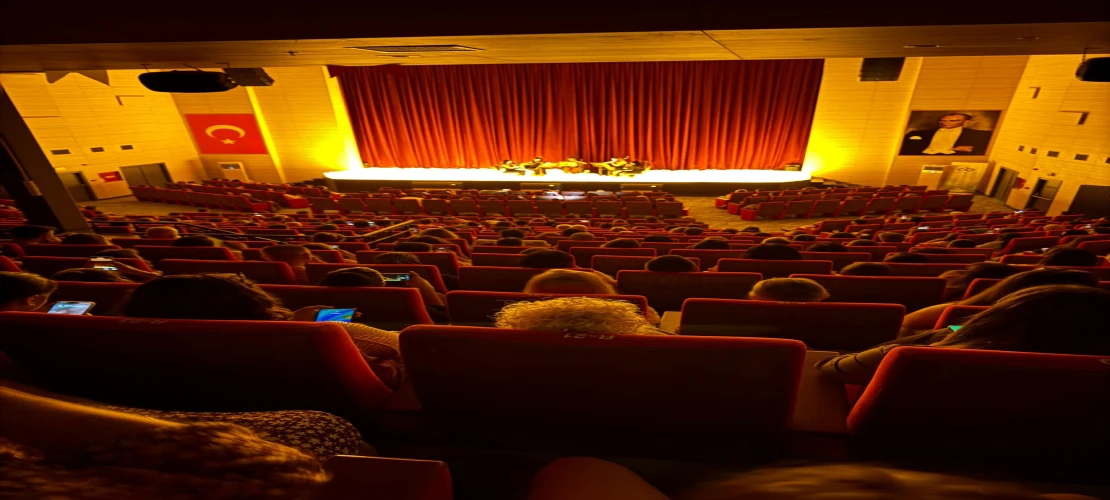 Binlerce Mum Işığında Unutulmaz Gece