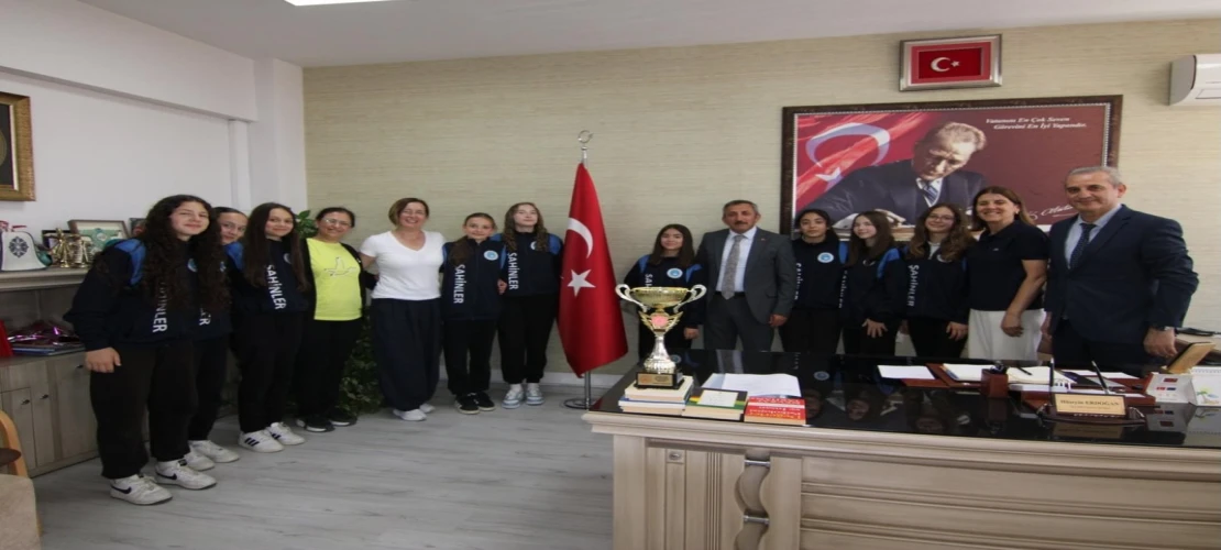 Şampiyonlardan İlçe Milli Eğitim Müdürü Erdoğan’a Ziyaret