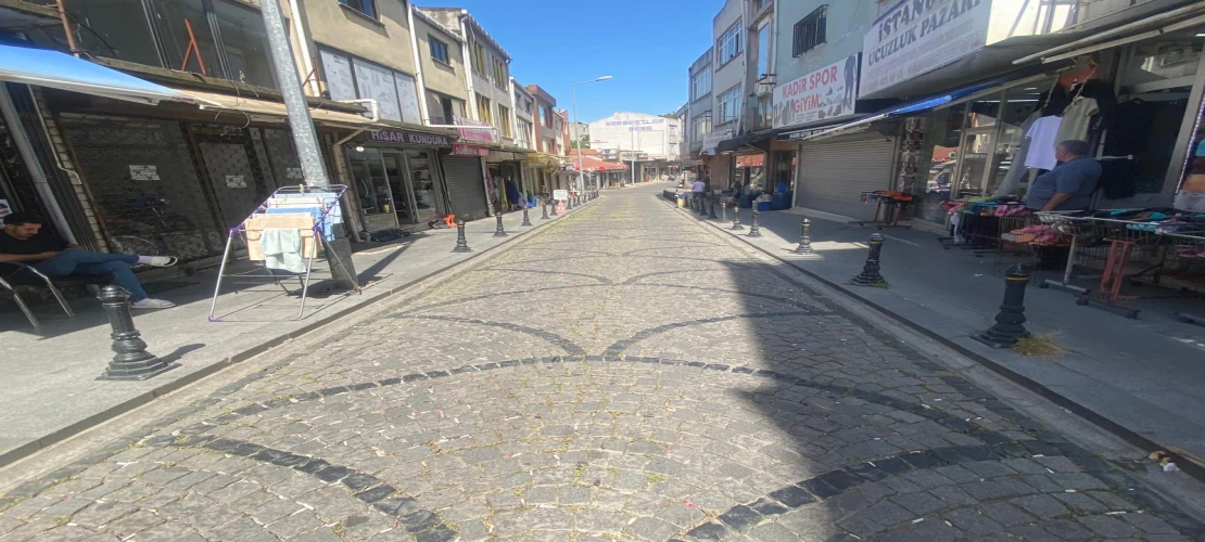 Saray Caddesi'ndeki İzmaritler Tepki Çekiyor