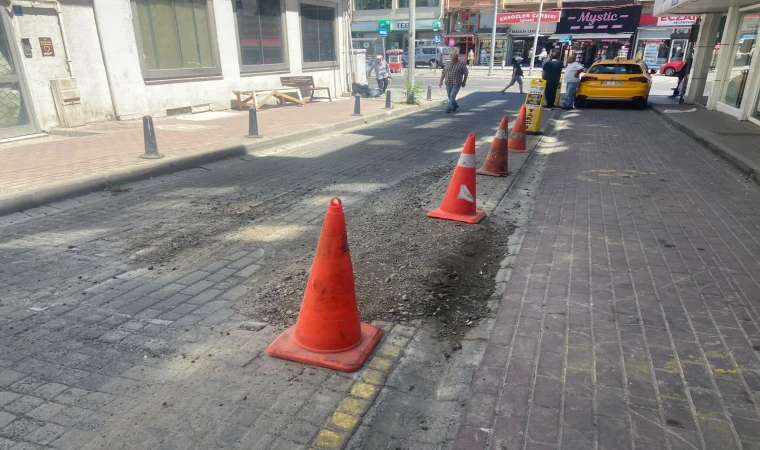 BOZUK YOLLAR TEPKİ ÇEKİYOR