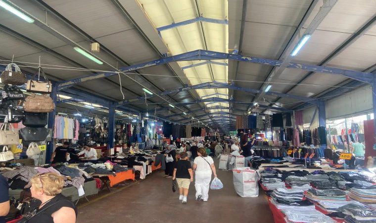 Cuma Pazarında Alışveriş Yoğunluğu