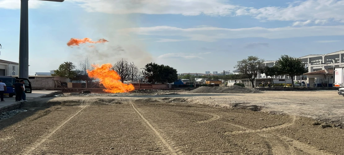 Doğalgaz Borusu Patladı, Yangın Çıktı