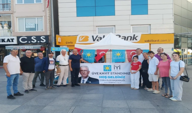 İYİ PARTİ ÜYE STANDI AÇTI