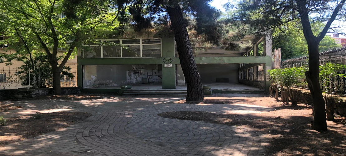 Çorlu’nun Merkezinde Atıl Vaziyette Bekliyor