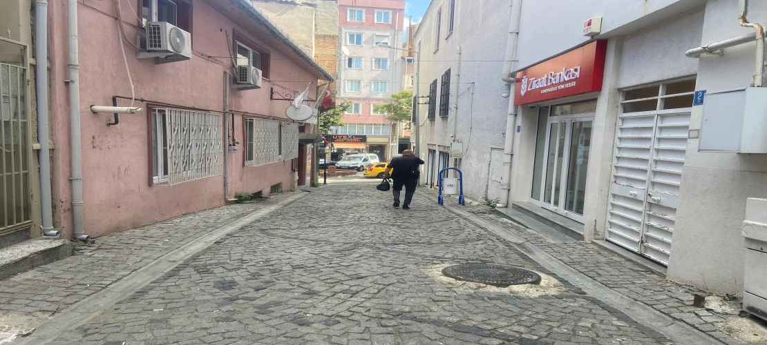 Sanat Sokağı’ndaki Yol Çökmeleri Tepki Çekiyor