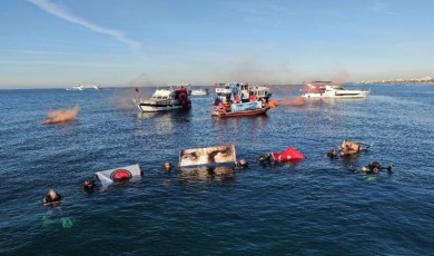 Atatürk, Maltepe’de saygı zinciri ve dalışı ile anıldı