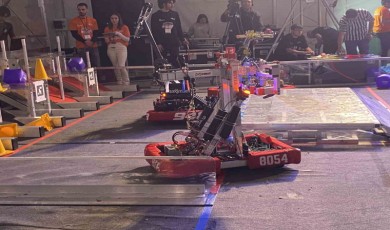 Esenler’de 800 öğrencinin katıldığı “Robot Yarışları” başladı