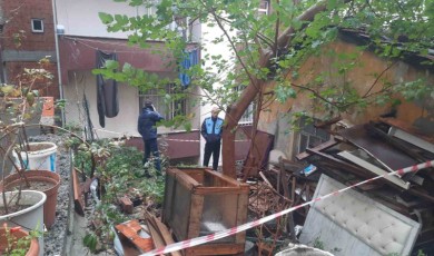 Kuvvetli sağanak sonucu Kağıthane’de istinat duvarı çöktü