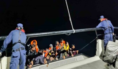 Yunan unsurlarınca ölüme terk edilen 26 kaçak göçmen kurtarıldı