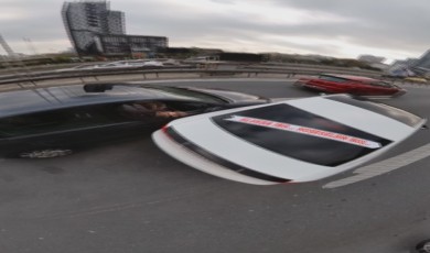 Düğün konvoyunda lüks araçlar birbirine girdi