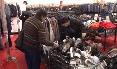 Kadıköy’de markalar çadırı açılışında ’indirim’ izdihamı