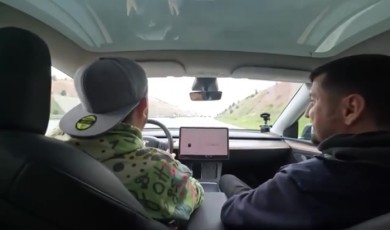 Kuzey Marmara Otoyolu’nda 200 kilometreden yüksek hızla giden sosyal medya fenomenine ceza