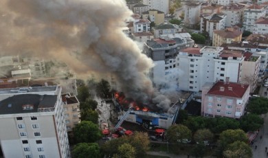 Maltepe’de kahve ve kahve makineleri üretimi yapan imalathanede yangın çıktı. Olay yerine itfaiye ekipleri sevk edildi.