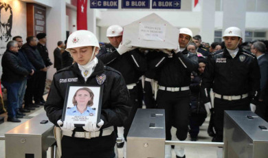 Görev arkadaşlarının en zor günü: Öldürülen polis arkadaşını gözyaşlarıyla uğurladılar