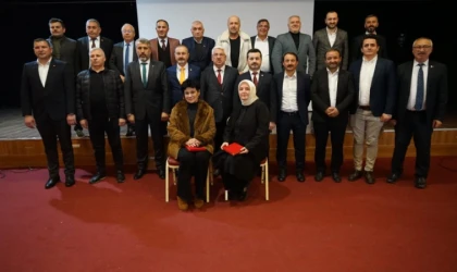 Başkan Yüksel'den Tüm Meclis Üyelerine Teşekkür Plaketi