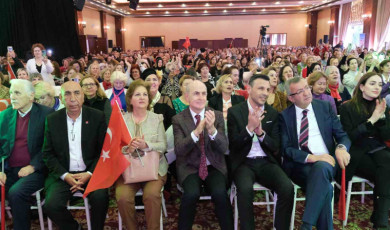 Büyükçekmece’de Kadınlar Günü’nde gökyüzüne mor balon bırakıldı