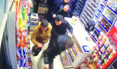 Çanakkale’de 4,9’luk depremin yaşattığı panik ve korku anları güvenlik kamerasında