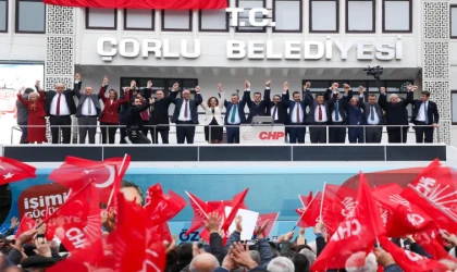 "CHP Lideri Özgür Özel, Çorlu Mitinginde İktidara Yüklendi: '31 Mart'ta Hesap Verecekler!"