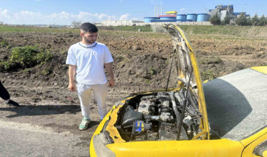 Seyir halinde yanan otomobili itfaiye söndürdü