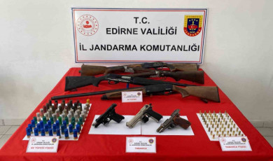 Edirne’de ruhsatsız tabancalar ve tüfekler ele geçirildi: 2 gözaltı