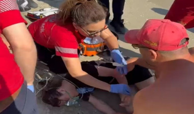 Küçükçekmece Menekşe Plajı’nda denize giren çocuk epilepsi nöbeti geçirdi