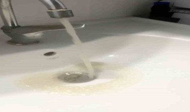 Tekirdağ’da çeşmeden kirli akan içme suyuna tepki: ”Banyo yaparken, abdest alırken midemiz bulanıyor”