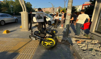 Hafif ticari araçla motosiklet çarpıştı: 1 yaralı