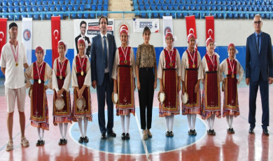 ÇOMÜ’de Uluslararası Veteran Hentbol Şenliği tamamlandı