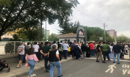 Okul Önleri ‘Ana Baba Günü’ Gibi