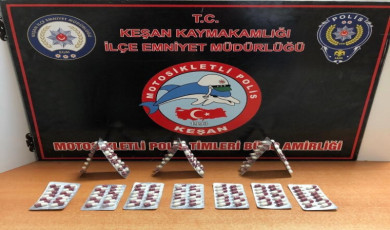 Keşan’da araçta yapılan kontrolde 182 sentetik ecza ele geçirildi