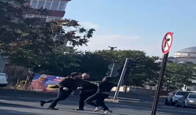 Trafikte yumruklu kavga kamerada